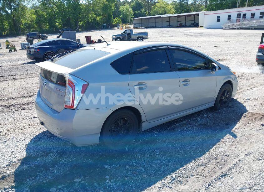 Photo 4 of 2015 Toyota Prius TWO (VIN JTDKN3DU0F0417331)