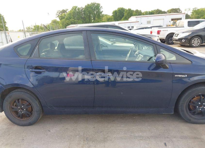 Photo 13 of 2015 Toyota Prius TWO (VIN JTDKN3DU0F0479229)