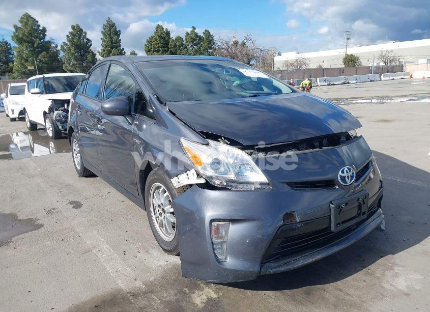 2015 Toyota Prius TWO (VIN JTDKN3DU0F1972578) main photo
