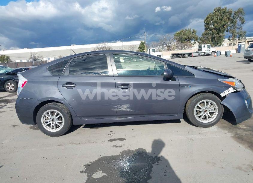 Photo 14 of 2015 Toyota Prius TWO (VIN JTDKN3DU0F1972578)