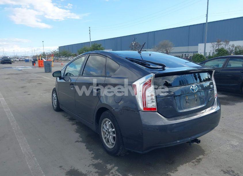 Photo 3 of 2015 Toyota Prius TWO (VIN JTDKN3DU0F1972578)