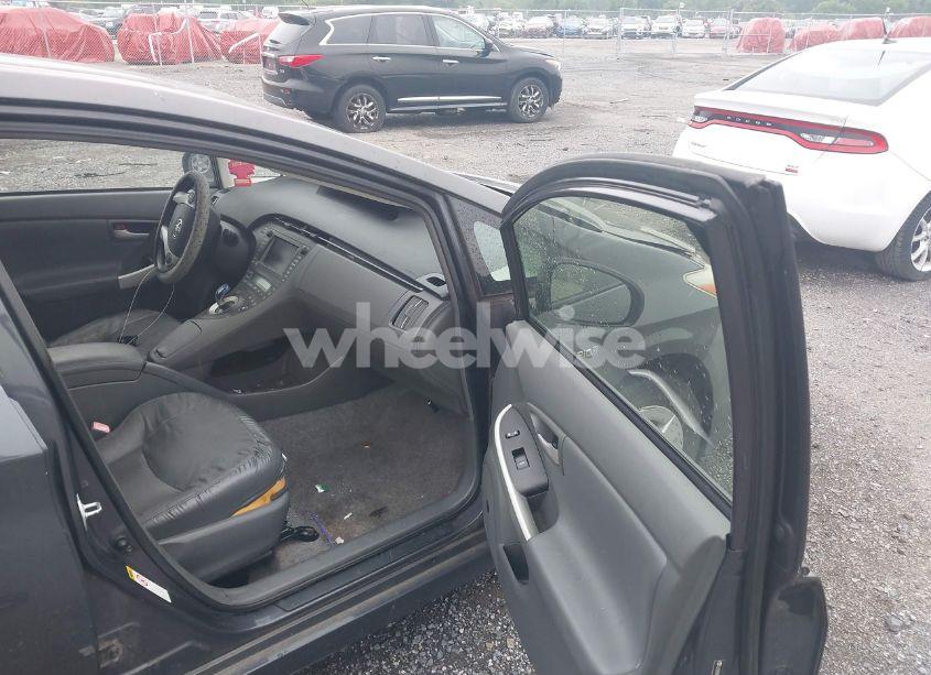 Photo 5 of 2010 Toyota Prius IV (VIN JTDKN3DU1A0017710)