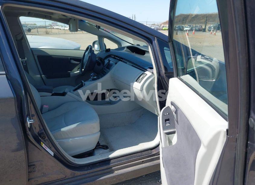 Photo 5 of 2010 Toyota Prius III (VIN JTDKN3DU1A0065854)