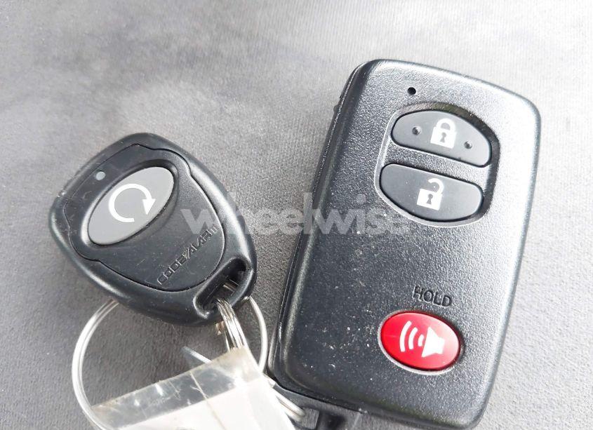 Photo 11 of 2010 Toyota Prius III (VIN JTDKN3DU1A0081567)