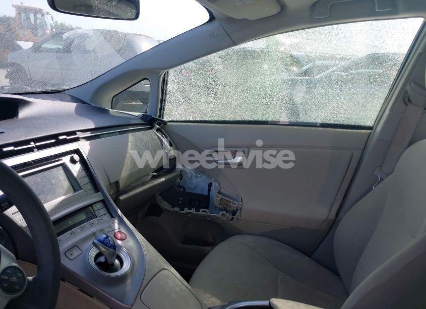 Photo 5 of 2013 Toyota Prius THREE (VIN JTDKN3DU1D5695574)