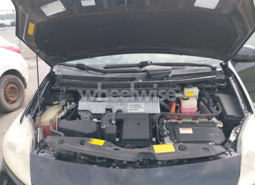 Photo 10 of 2013 Toyota Prius TWO (VIN JTDKN3DU1D5702331)