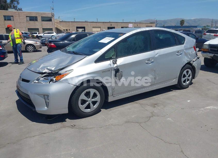 Photo 2 of 2014 Toyota Prius TWO (VIN JTDKN3DU1E0388694)