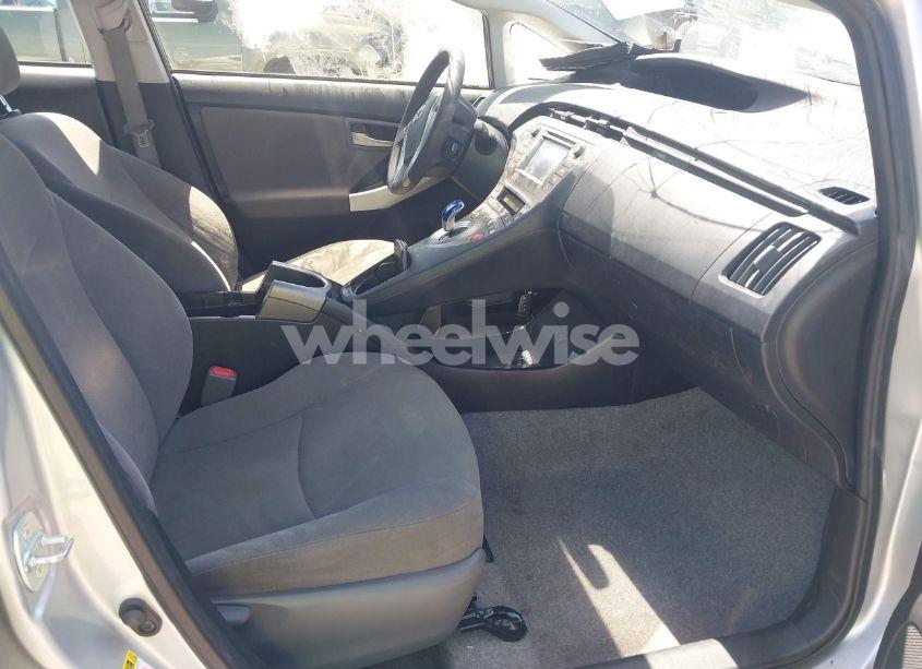 Photo 5 of 2014 Toyota Prius TWO (VIN JTDKN3DU1E0388694)