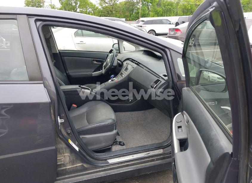 Photo 5 of 2014 Toyota Prius FOUR (VIN JTDKN3DU1E1767592)