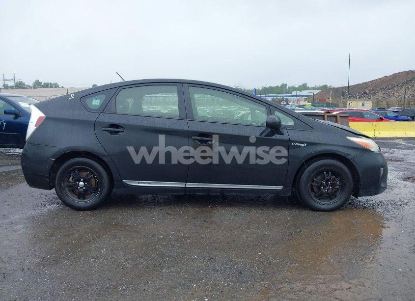 Photo 13 of 2015 Toyota Prius FIVE/FOUR/PERSONA SERIES SPECIAL EDITION/THREE/TWO (VIN JTDKN3DU1F0431223)