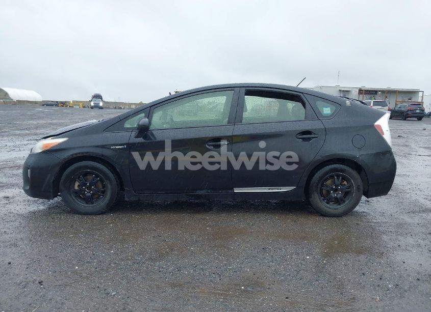 Photo 14 of 2015 Toyota Prius FIVE/FOUR/PERSONA SERIES SPECIAL EDITION/THREE/TWO (VIN JTDKN3DU1F0431223)