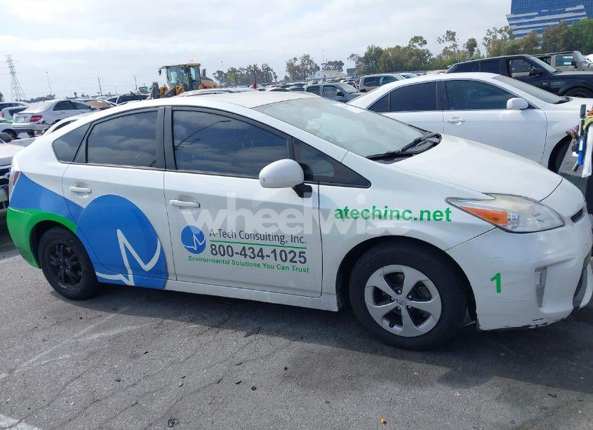 Photo 13 of 2015 Toyota Prius FIVE/FOUR/PERSONA SERIES SPECIAL EDITION/THREE/TWO (VIN JTDKN3DU1F0445414)