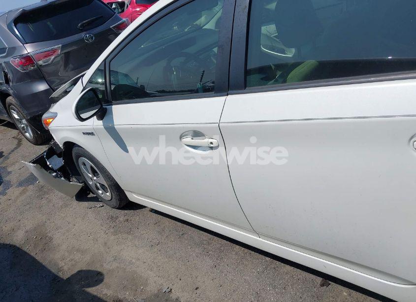 Photo 14 of 2015 Toyota Prius TWO (VIN JTDKN3DU1F0456381)