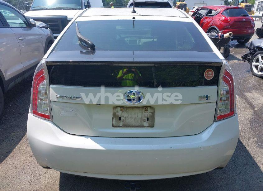 Photo 16 of 2015 Toyota Prius TWO (VIN JTDKN3DU1F0456381)