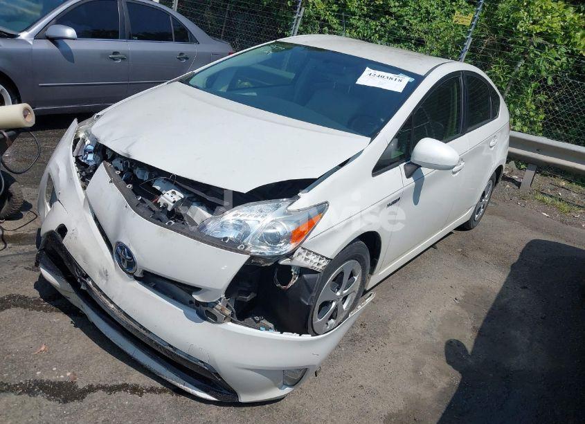 Photo 2 of 2015 Toyota Prius TWO (VIN JTDKN3DU1F0456381)