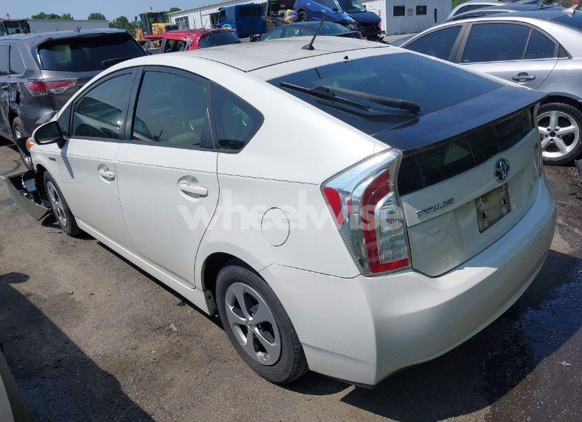 Photo 3 of 2015 Toyota Prius TWO (VIN JTDKN3DU1F0456381)