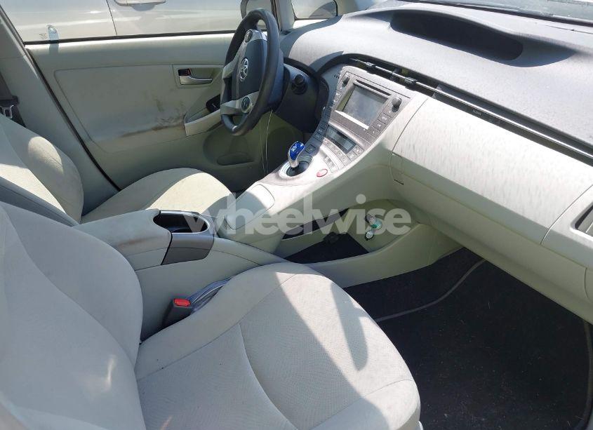 Photo 5 of 2015 Toyota Prius TWO (VIN JTDKN3DU1F0456381)