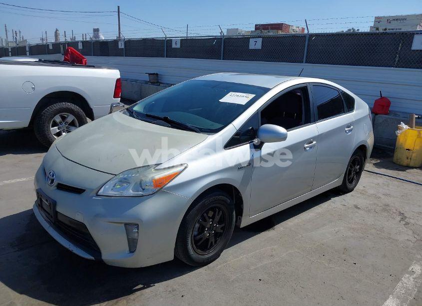 Photo 2 of 2015 Toyota Prius TWO (VIN JTDKN3DU1F1986165)
