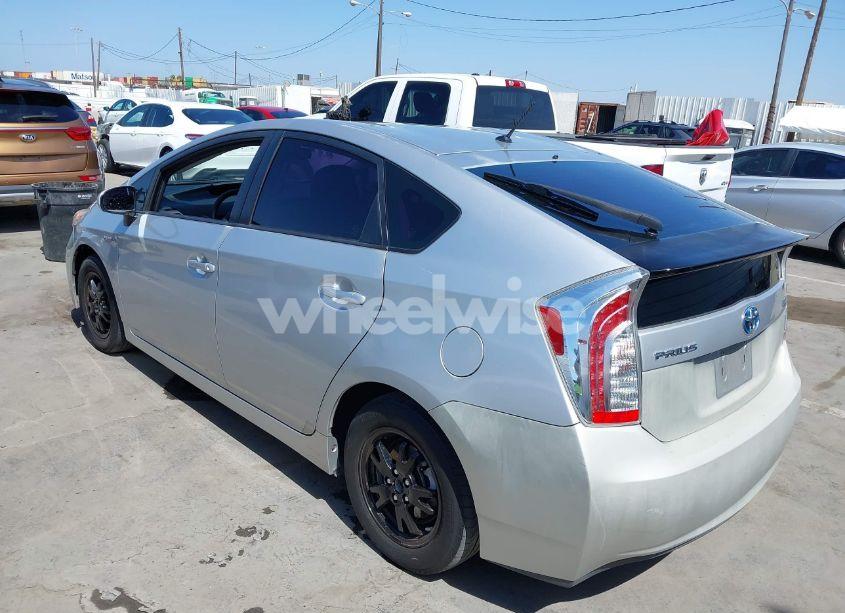 Photo 3 of 2015 Toyota Prius TWO (VIN JTDKN3DU1F1986165)