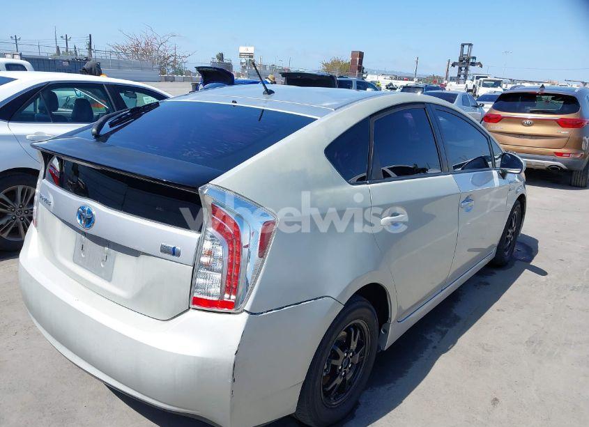 Photo 4 of 2015 Toyota Prius TWO (VIN JTDKN3DU1F1986165)