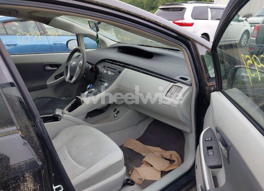 Photo 5 of 2010 Toyota Prius III (VIN JTDKN3DU2A0058833)