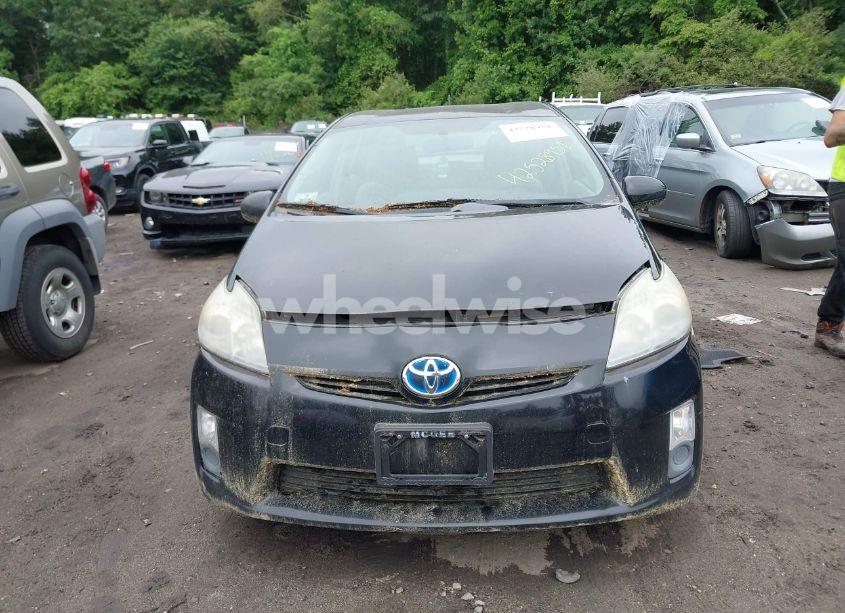 Photo 6 of 2010 Toyota Prius III (VIN JTDKN3DU2A0058833)
