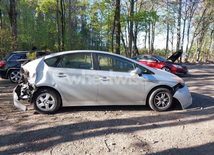 Photo 13 of 2010 Toyota Prius III (VIN JTDKN3DU2A5058561)