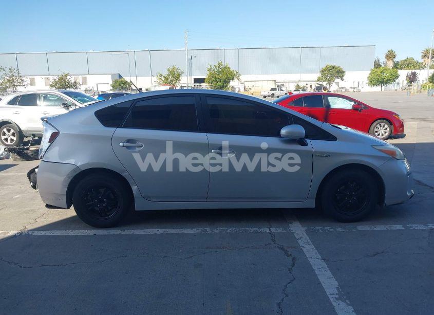 Photo 13 of 2013 Toyota Prius TWO (VIN JTDKN3DU2D5701401)