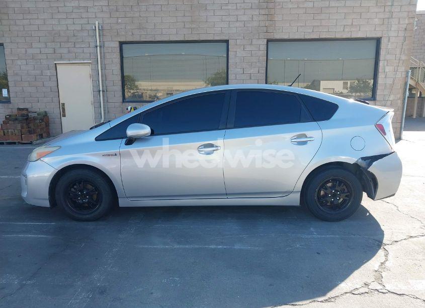 Photo 14 of 2013 Toyota Prius TWO (VIN JTDKN3DU2D5701401)