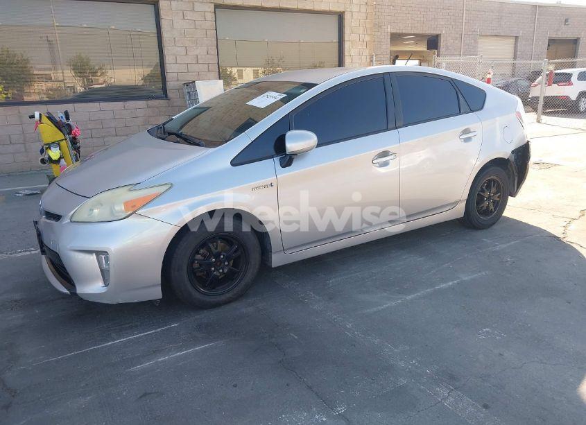 Photo 2 of 2013 Toyota Prius TWO (VIN JTDKN3DU2D5701401)