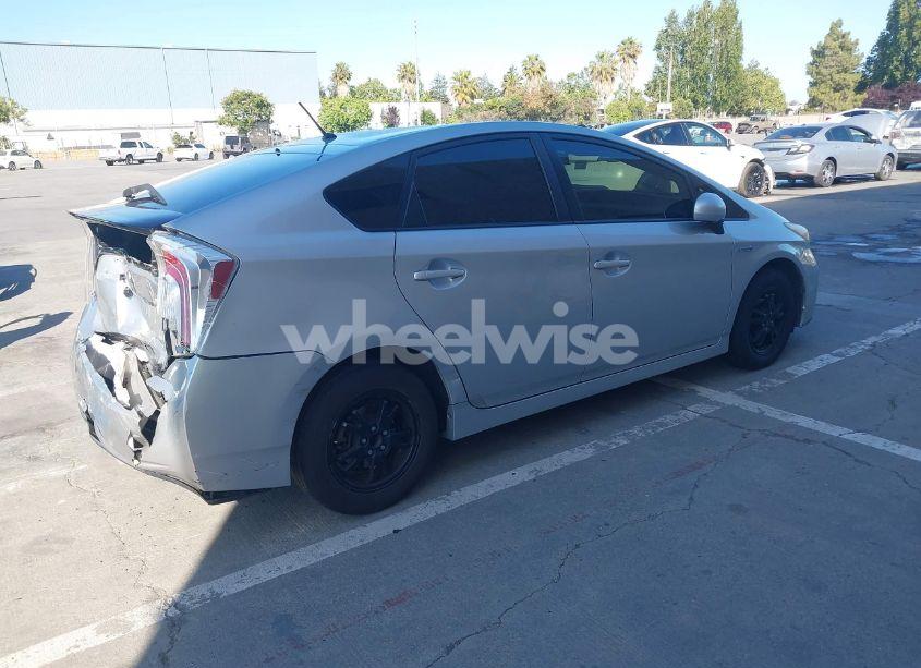 Photo 4 of 2013 Toyota Prius TWO (VIN JTDKN3DU2D5701401)