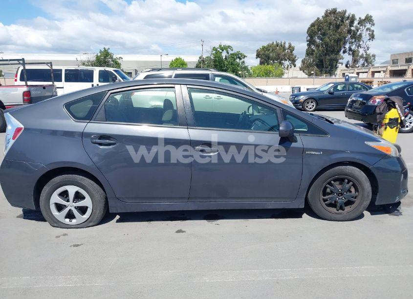 Photo 13 of 2014 Toyota Prius TWO (VIN JTDKN3DU2E0377039)