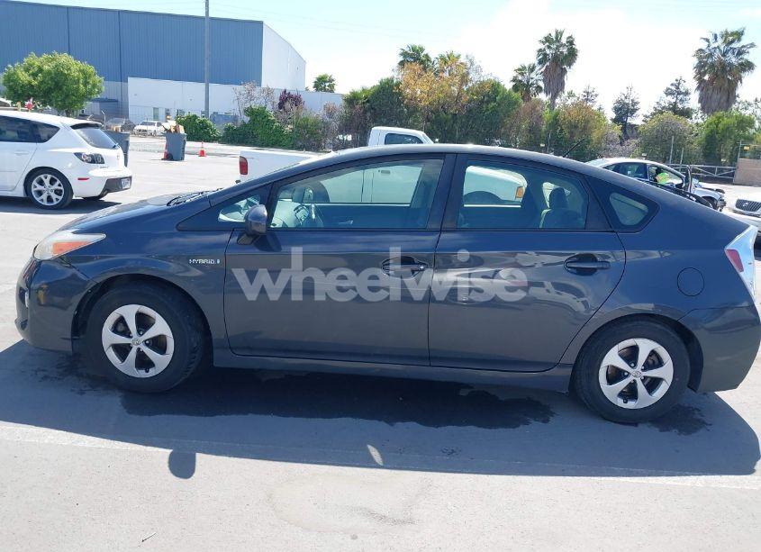 Photo 14 of 2014 Toyota Prius TWO (VIN JTDKN3DU2E0377039)