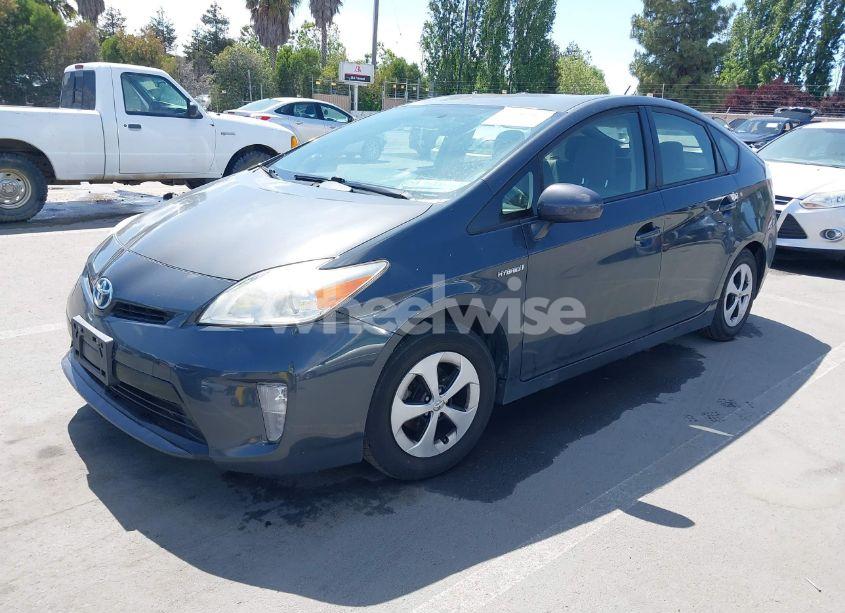 Photo 2 of 2014 Toyota Prius TWO (VIN JTDKN3DU2E0377039)