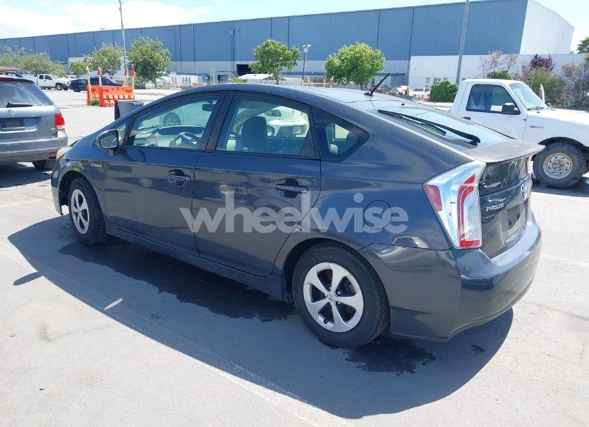 Photo 3 of 2014 Toyota Prius TWO (VIN JTDKN3DU2E0377039)