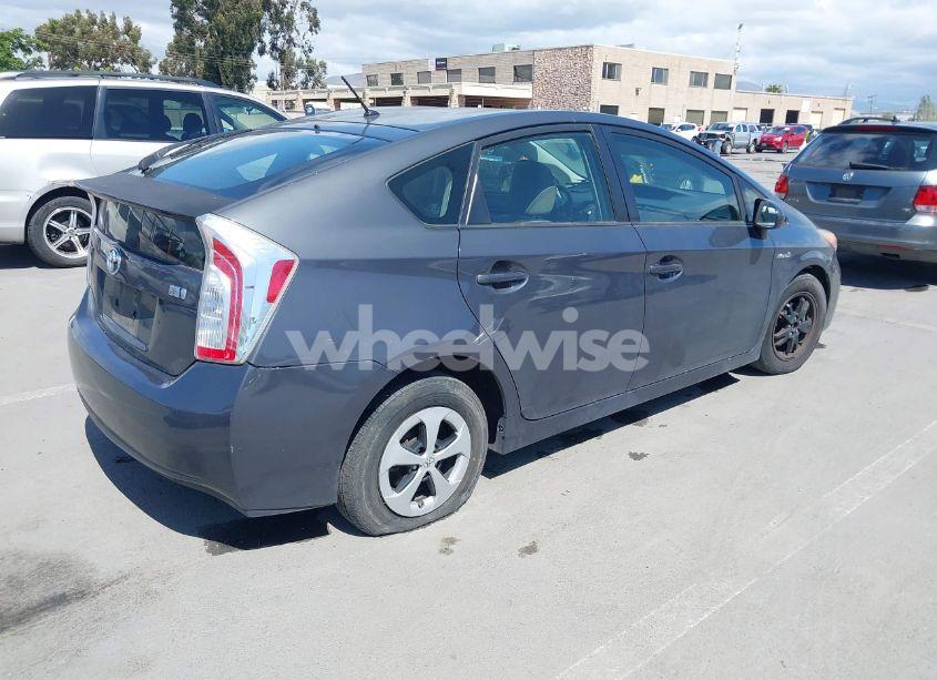 Photo 4 of 2014 Toyota Prius TWO (VIN JTDKN3DU2E0377039)