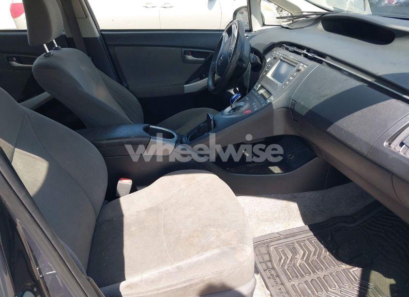 Photo 5 of 2014 Toyota Prius TWO (VIN JTDKN3DU2E0377039)