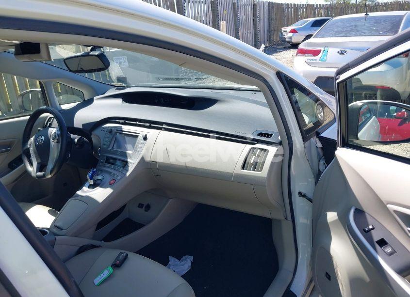 Photo 5 of 2014 Toyota Prius FOUR (VIN JTDKN3DU2E0390342)
