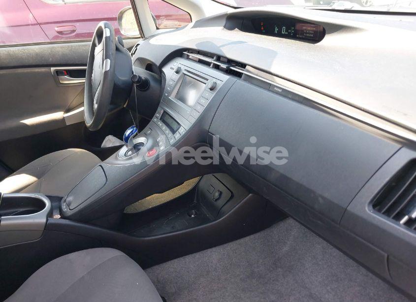 Photo 5 of 2014 Toyota Prius TWO (VIN JTDKN3DU2E1771831)