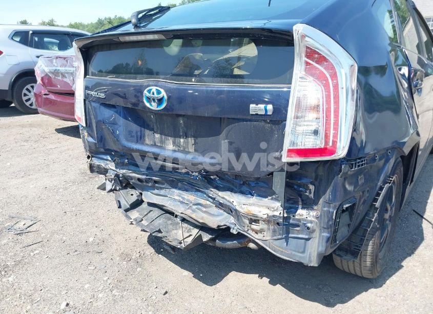 Photo 6 of 2014 Toyota Prius TWO (VIN JTDKN3DU2E1771831)