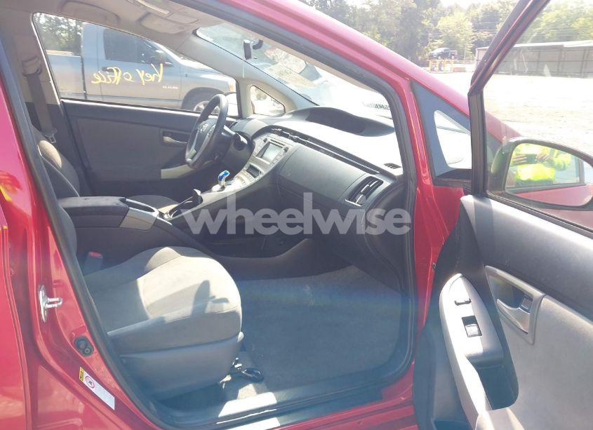 Photo 5 of 2014 Toyota Prius TWO (VIN JTDKN3DU2E1774423)