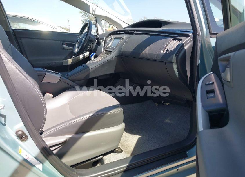 Photo 5 of 2014 Toyota Prius FOUR (VIN JTDKN3DU2E1841005)