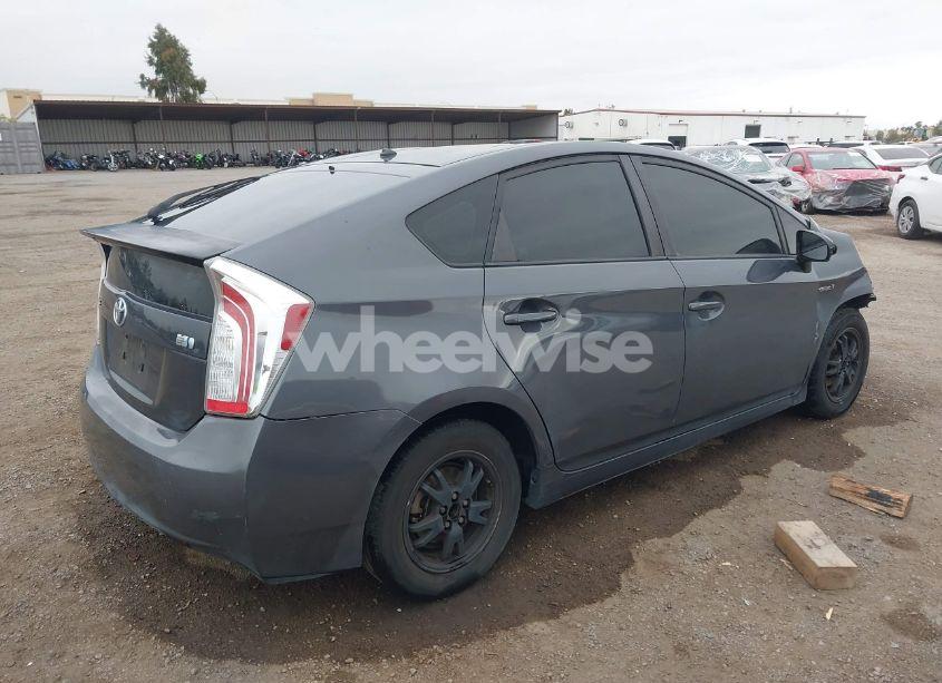 Photo 4 of 2015 Toyota Prius TWO (VIN JTDKN3DU2F0423129)