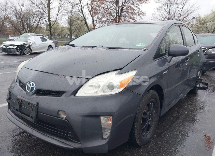 Photo 2 of 2015 Toyota Prius TWO (VIN JTDKN3DU2F1873521)
