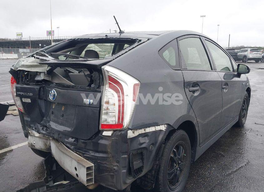 Photo 4 of 2015 Toyota Prius TWO (VIN JTDKN3DU2F1873521)