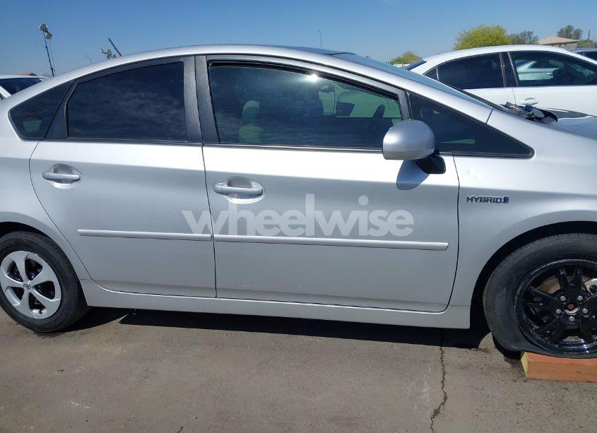 Photo 13 of 2015 Toyota Prius FOUR (VIN JTDKN3DU2F1899374)