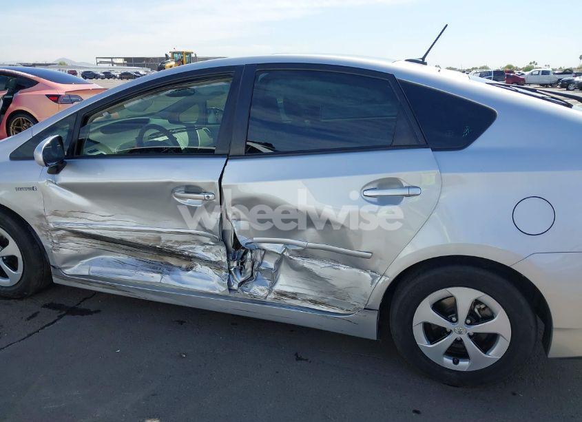 Photo 14 of 2015 Toyota Prius FOUR (VIN JTDKN3DU2F1899374)