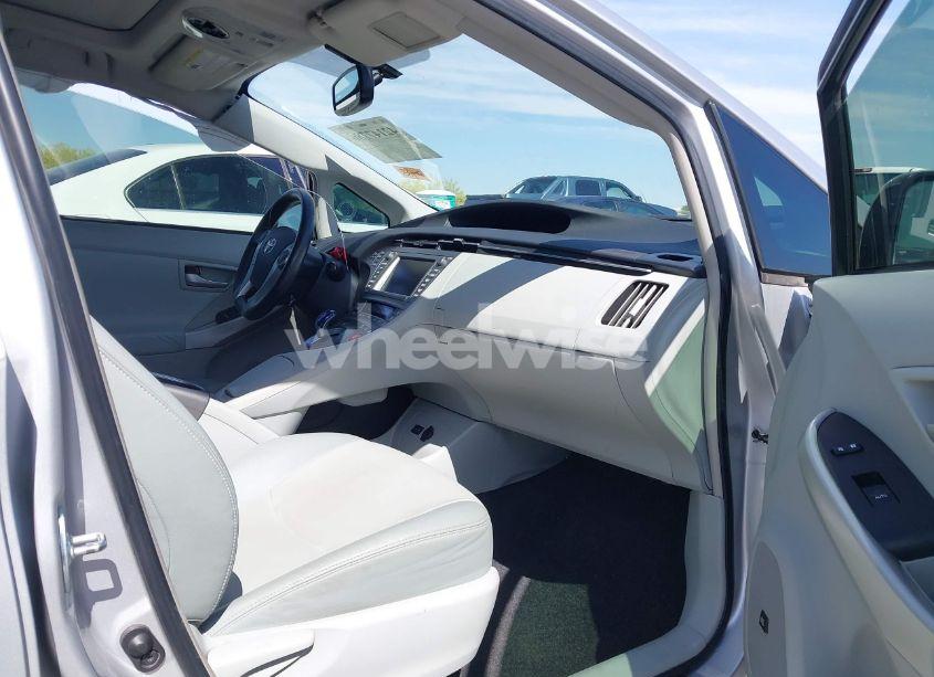 Photo 5 of 2015 Toyota Prius FOUR (VIN JTDKN3DU2F1899374)