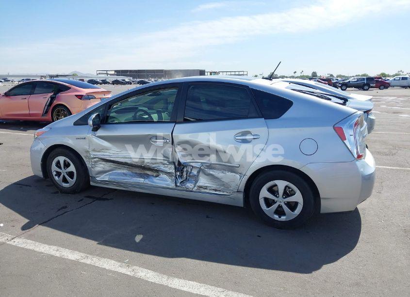 Photo 6 of 2015 Toyota Prius FOUR (VIN JTDKN3DU2F1899374)