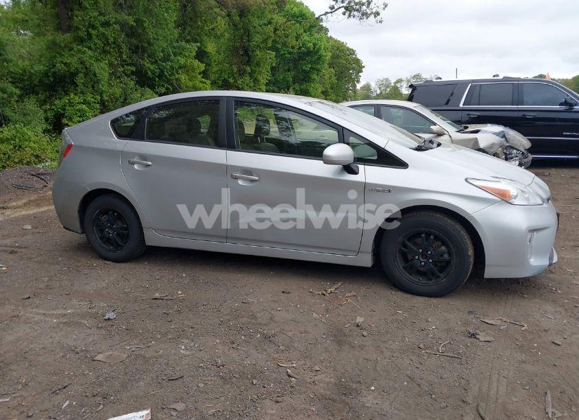 Photo 13 of 2015 Toyota Prius FIVE/FOUR/PERSONA SERIES SPECIAL EDITION/THREE/TWO (VIN JTDKN3DU2F1935497)